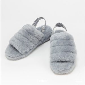 UGG FLUFF YEAH LOGO SLIDE